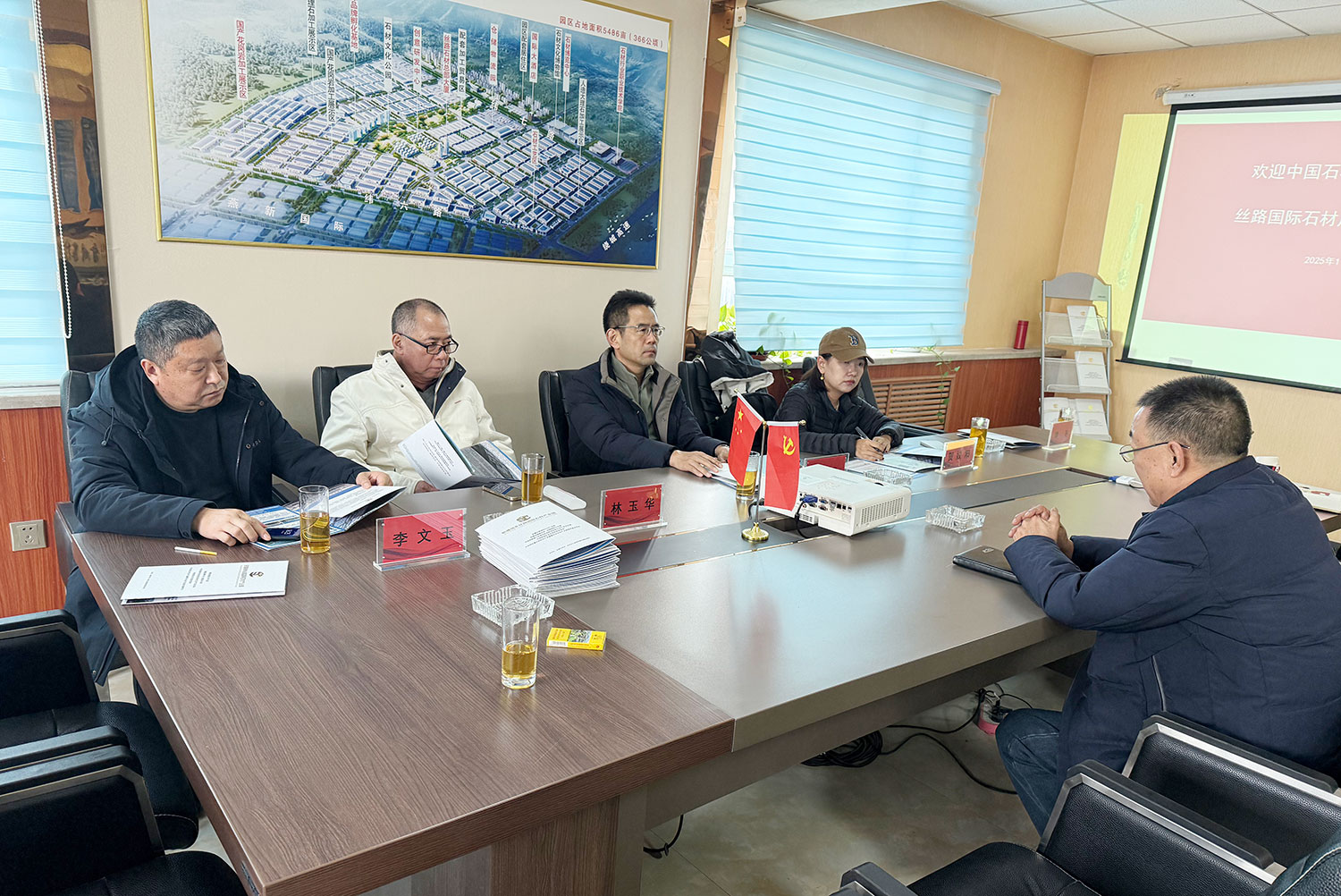 新疆瑞幸丝路国际石材产业园.jpg 新疆瑞幸丝路国际石材产业园.jpg